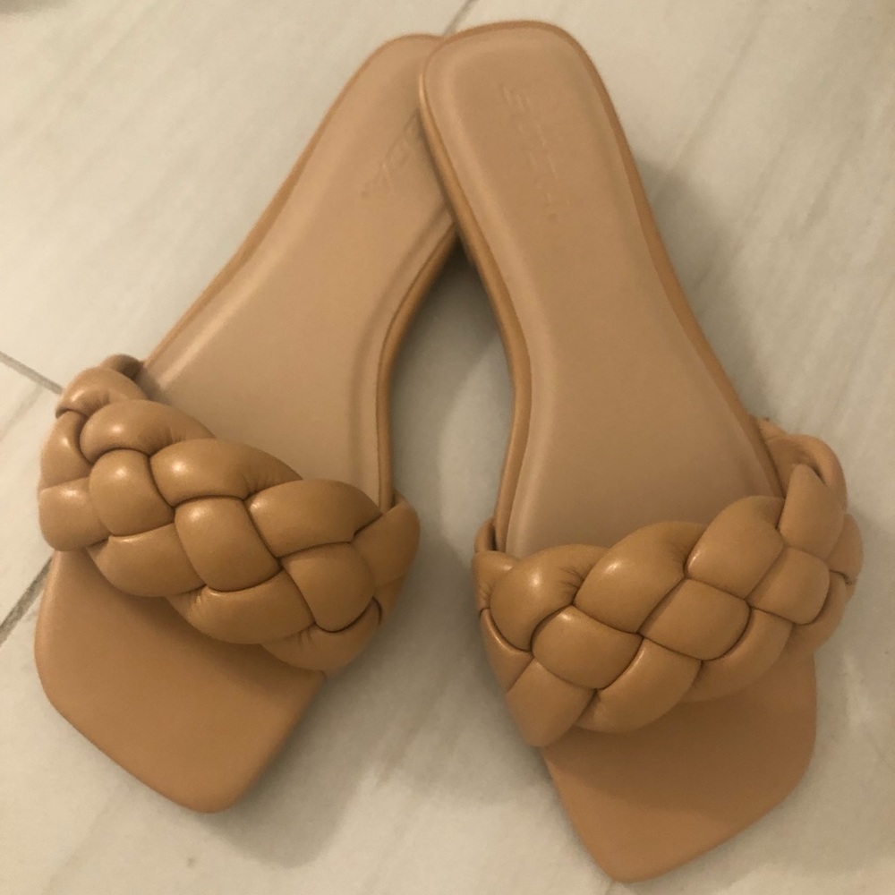 Women’ braided sandels nude